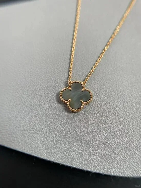 Authentic Van Cleef & Arpels 18K Yellow Gold Necklace - Picture 7 of 12